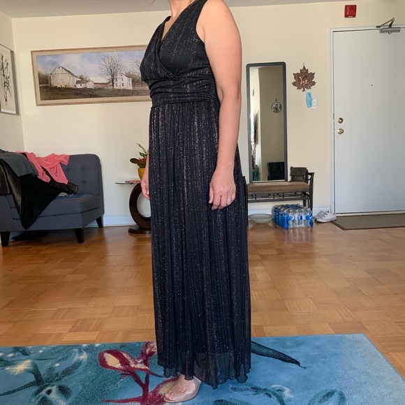 Long party Dress - Picture 2 of 2